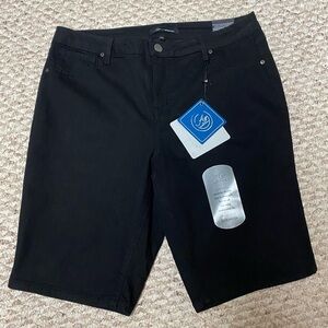 NWT A3 DESIGN BERMUDA SHORTS - 16W